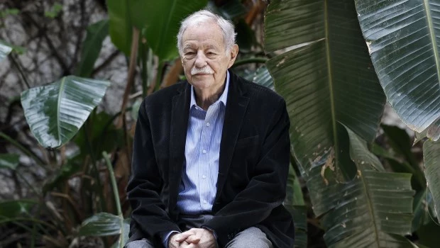 A despecho del paso del tiempo, el escritor español asegura que cada vez se siente más contento.