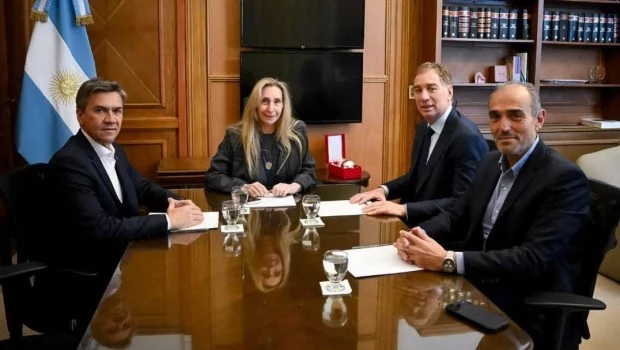 Adorni no estuvo en el encuentro de Karina Milei con el gobernador aliado Zdero