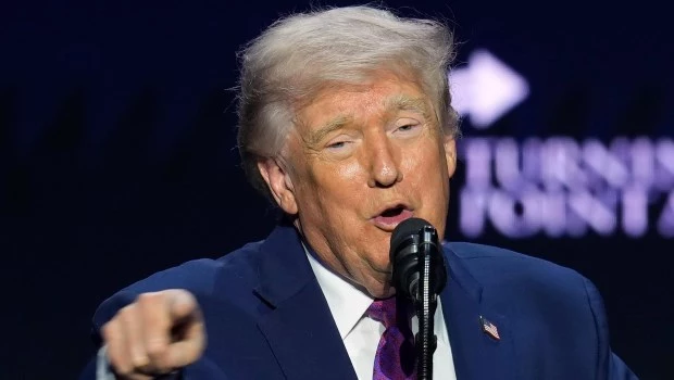 Trump intensifica la presión sobre Irán con sanciones a una refinería china y a 40 navieras