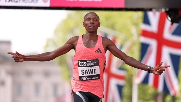 Sabastian Sawe hizó historia en la Maratón de Londres: rompió la barrera de las dos horas