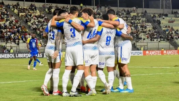 Central goleó en Venezuela y Di María marcó por primera vez en la Libertadores