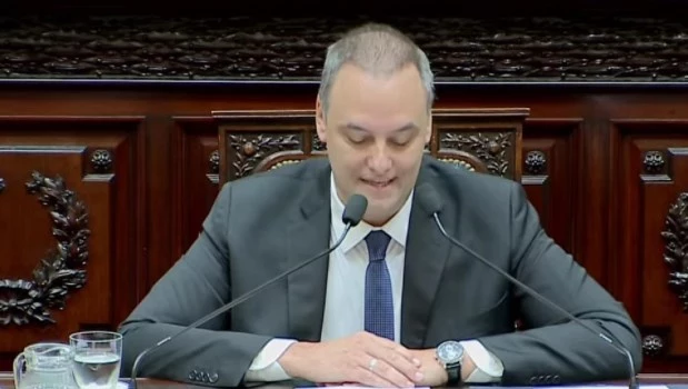 Adorni denuncia una operación golpista del peronismo, empresarios y medios