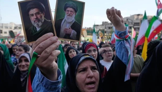 Miles de iraníes salieron a las calles de diversas ciudades para expresar su lealtad al Guía Supremo, cuyo estado de salud y paradero son un misterio.