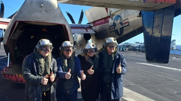 Milei llegó al portaaviones estadounidense USS Nimitz