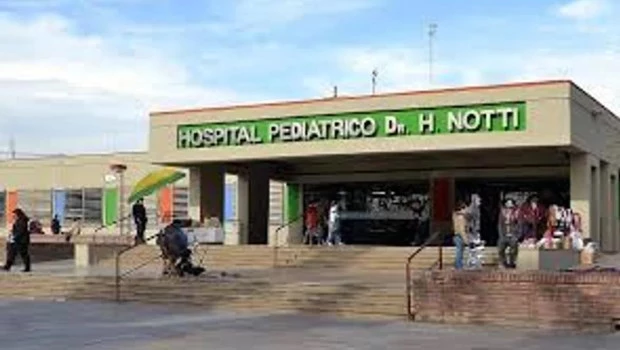 Uno de los menores fue trasladado al Hospital Pediátrico Notti.