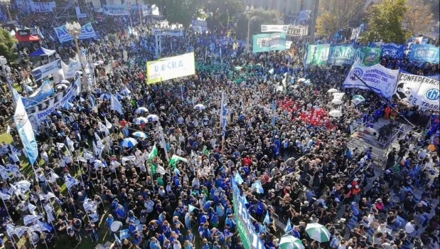 La CGT llamó a ponerle “límites" al Gobierno de Milei en la marcha por el Día del Trabajador