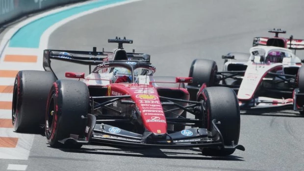 Leclerc domina el entrenamiento libre de Miami por delante de Verstappen y Piastri