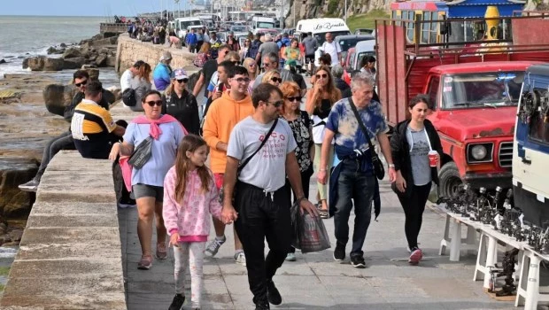 El fin de semana largó movilizó a más de 1 millón de personas que gastaron $235.008 millones
