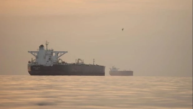 El brent sube un 5,8 % y alcanza los 114,44 dólares el barril ante la tensión en el estrecho de Ormuz