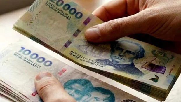 Se enfría el crédito en pesos, pero crece en dólares