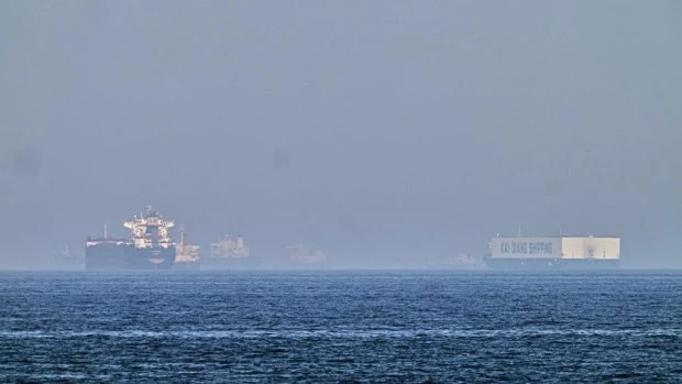 Estados Unidos dispara contra buques petroleros iraníes en medio de las tensiones en el estrecho de Ormuz