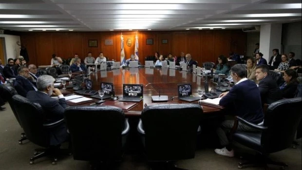 Piden quitarle el 30% del sueldo a un juez denunciado por maltrato