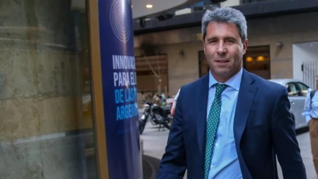Con el aval de Cristina, el exgobernador de San Juan se anotó prematuramente en la carrera presidencial.