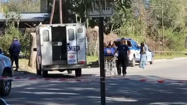 Personal policial, bomberos y servicios de emergencia desplegaron un operativo urgente, aunque no lograron salvarle la vida.