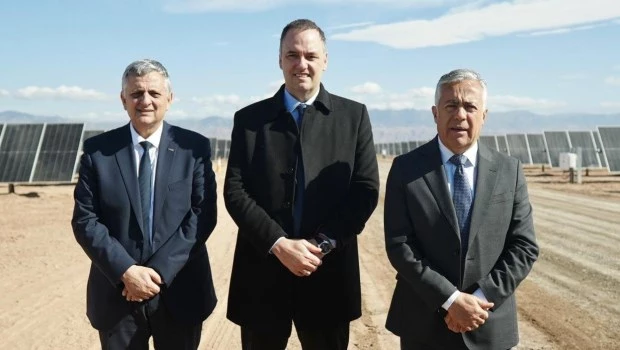 Adorni inauguró en Mendoza un parque fotovoltaico