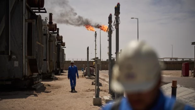 El petróleo de Texas sube un 4%, hasta 105,42 dólares, con la vista puesta en Irán