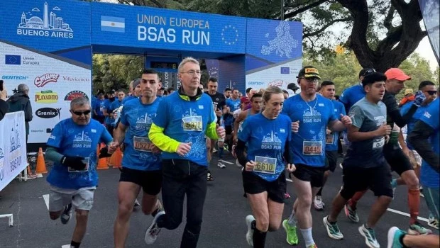 Miles de personas participaron en Palermo de la Unión Europea Buenos Aires Run por el Día de Europa