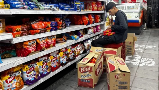 La baja de la inflación desplazó al inacabable escándalo Adorni
