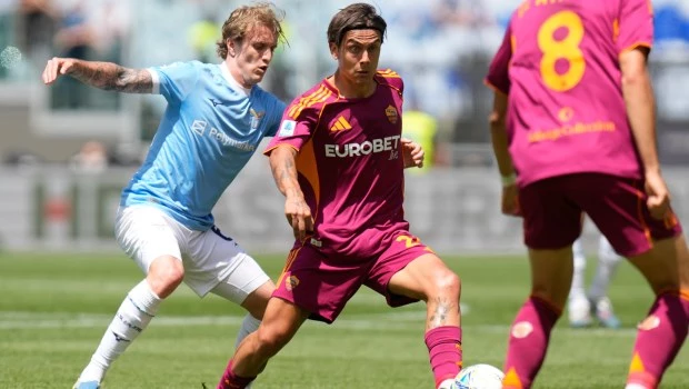Paulo Dybala metió una asistencia en el segundo gol de Roma ante Lazio.