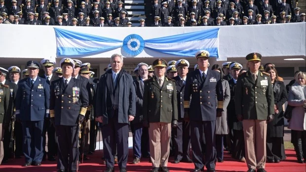 El ministro Presti encabezó la ceremonia junto al jefe del Armada, almirante Juan Carlos Romay y el canciller Quirno.