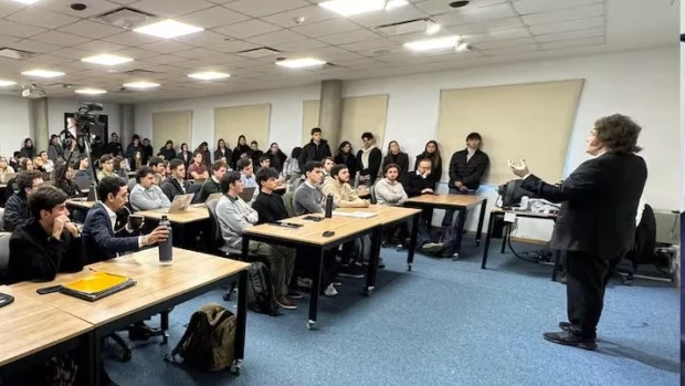 Milei dio una charla sobre economía a alumnos de la Universidad de San Andrés