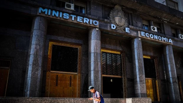 El ancla fiscal resiste: el superávit enero-abril fue del 0,2% del PBI