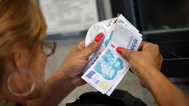 El alza de los gastos fijos incrementó su presión sobre los ingresos de los argentinos en marzo