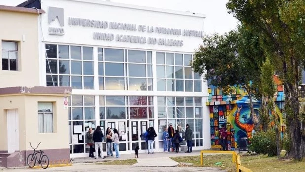 Horror en una universidad de Río Gallegos: un trabajador apuñaló a un alumno