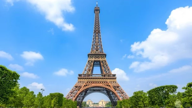 Un tramo de la Torre Eiffel fue subastado por más de medio millón de dólares