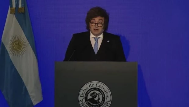 Milei anunció baja de retenciones para el trigo, la cebada y la soja