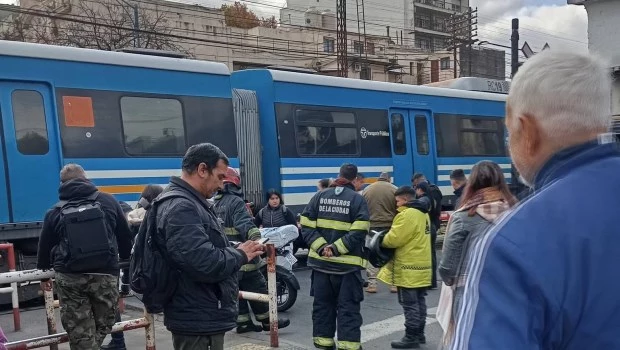 Una motociclista fue arrollada por una formación del tren Sarmiento