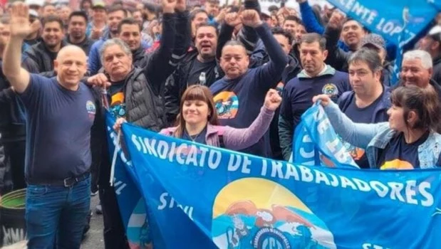 Los municipales de Vicente López logran una suba del 22% general, 26% para sueldos más bajos, suma fija y bono