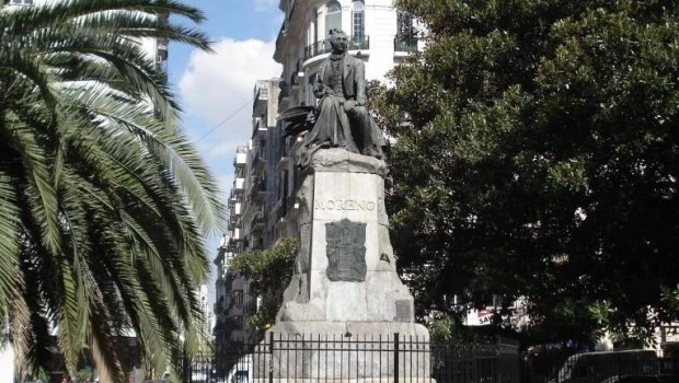 Monumento en homenaje a Moreno realizado por Miguel Blay y Fabregas (1866-1936) e inaugurado en el barrio de Monserrat en 1910.