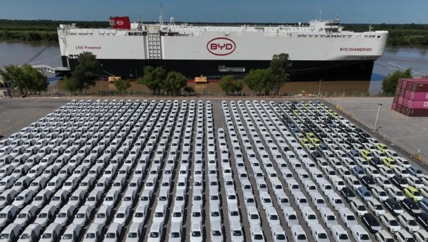 En enero llegó al puerto de Zárate un cargamento de 5.800 autos eléctricos de la marca china BYD. Los vehículos ingresaron sin pagar el arancel del 35% a las importaciones.
