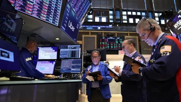 El riesgo país se afianza por debajo de los 500 puntos, producto de una nueva suba de los bonos argentinos