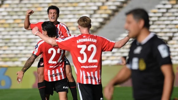 Estudiantes goleó a Rosario Central por 3-0 y avanzó a octavos de final de la Copa Argentina 2026