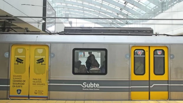 Paro en la línea C de subte por asbesto en los vagones
