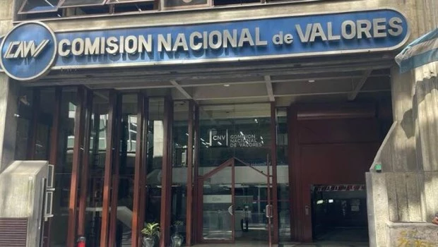 La CNV exigirá a las sociedades de bolsa informar su posición diaria en dólares