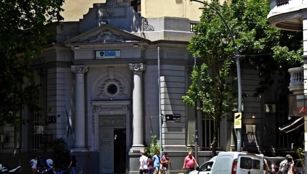 Detienen al policía prófugo que había abusado de una colega en una comisaría de Palermo
