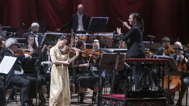 La virtuosa violinista japonesa cautivó al Colón. (Foto: Juanjo Bruzza)
