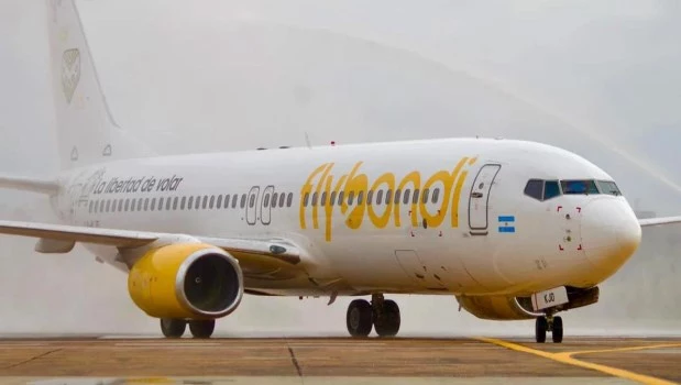 Ahogada en deudas, Flybondi tiene activos sólo dos aviones