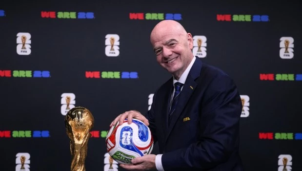 El presidente de la FIFA, Gianni Infantino, es la cabeza de una organización multinacional que, Mundial tras Mundial, amplía el monto de dinero que cosecha. El negocio del fútbol no tiene límites.