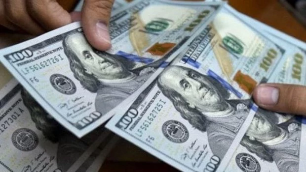 El dólar oficial registró su segunda mayor suba semanal