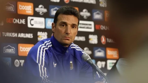 Scaloni confirmó que “Dibu” Martínez se queda afuera de los amistosos