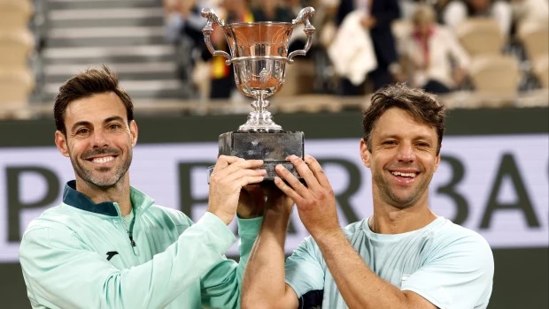 Zeballos ganó el título de dobles en Roland Garros y agiganta su leyenda