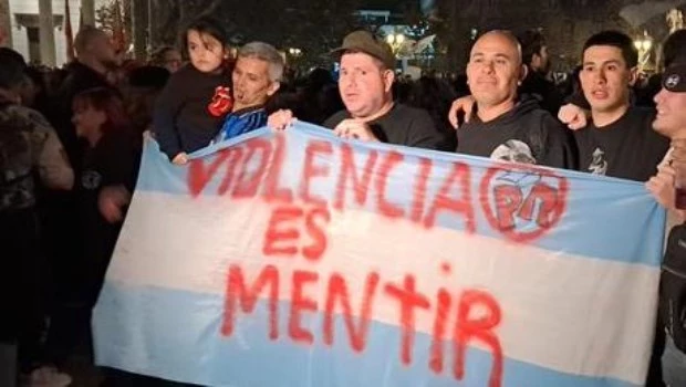 Convocan a un banderazo en el obelisco para recordar al Indio Solari