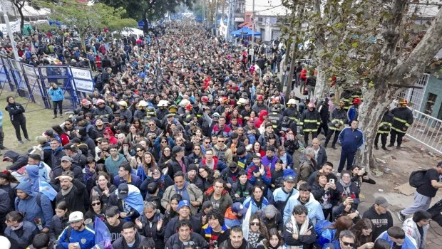 Multitudinario adiós al Indio Solari en Avellaneda