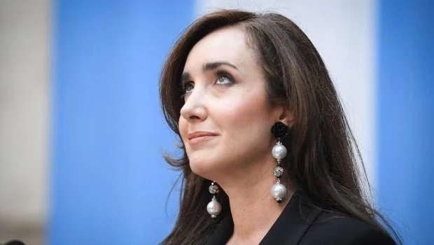 Victoria Villarruel se diferenció de Milei y saludó a los periodistas en su día