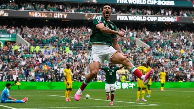 el delantero Raúl Jiménez selló el 2 a 0 para México en el debut.