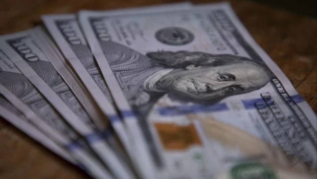 El dólar retrocedió en el segmento mayorista ante una mayor oferta de divisas